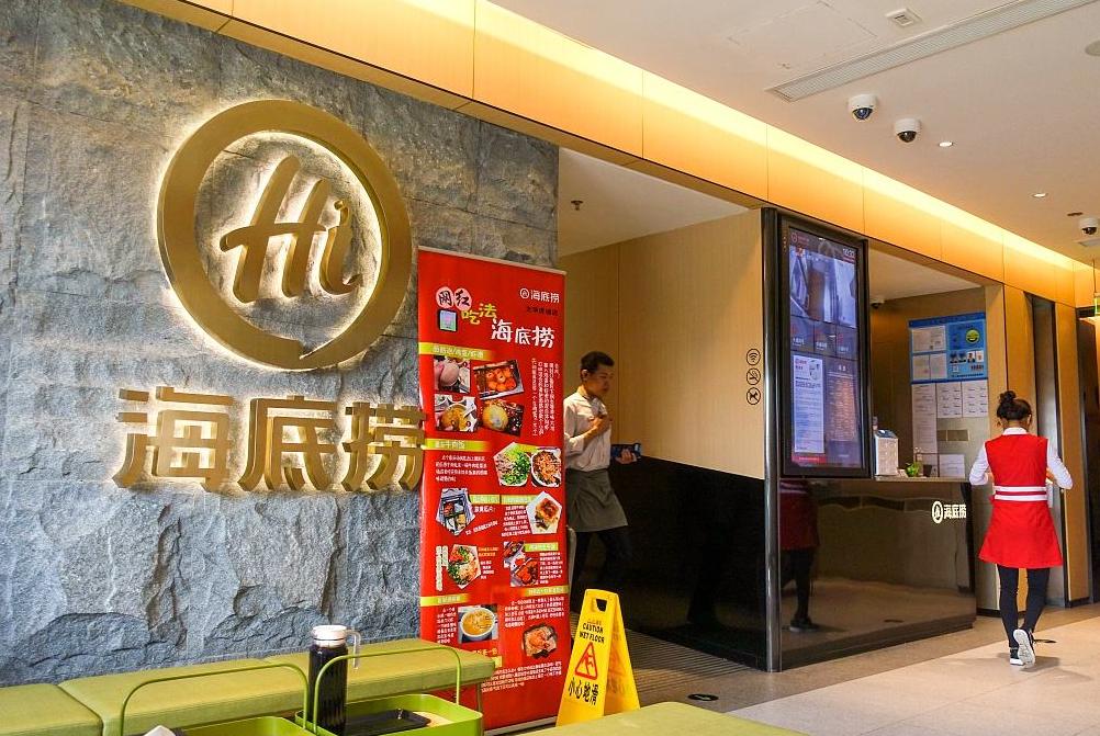 一个女孩从服务员到月入2万,从一个服务员到现在身价百万的她