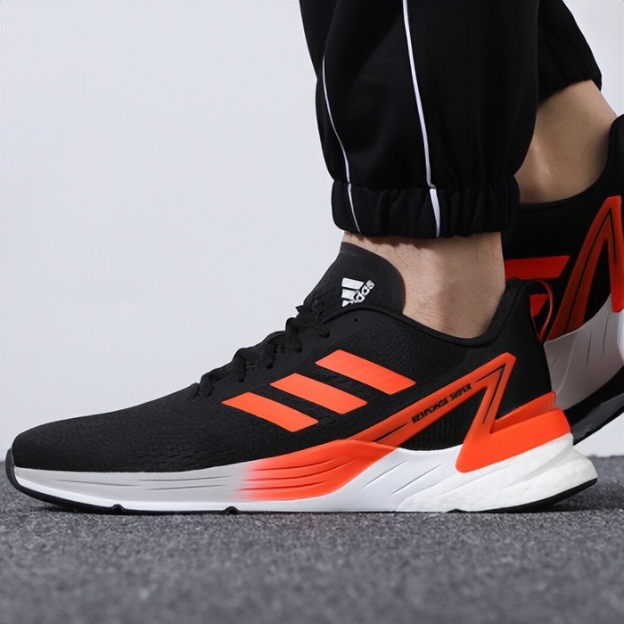 阿迪达斯碳板跑鞋pro2 (阿迪达斯马拉松跑鞋前十名)