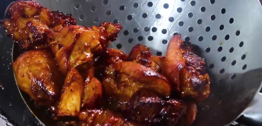 这才是猪蹄最好吃的做法，肥而不腻，香辣爽口，看着都流口水了