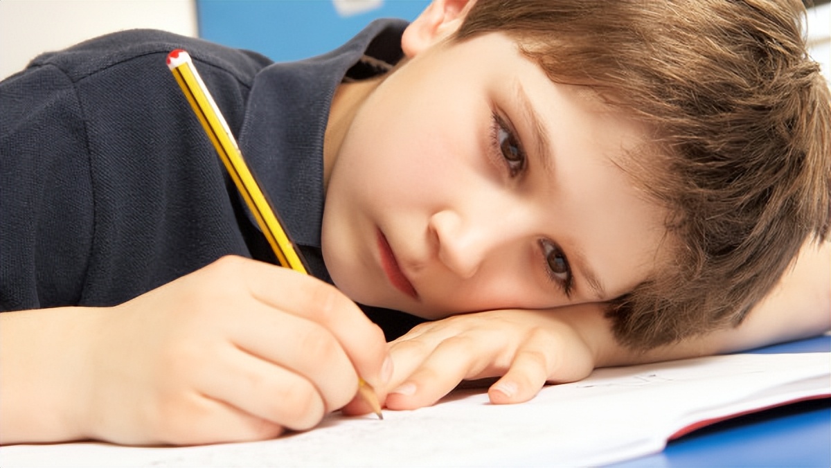 小儿抽动几岁可自愈,抽动症儿童总是不断添毛病