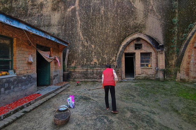 寡妇门前是非多真实故事,寡妇门前是非多下一句是什么