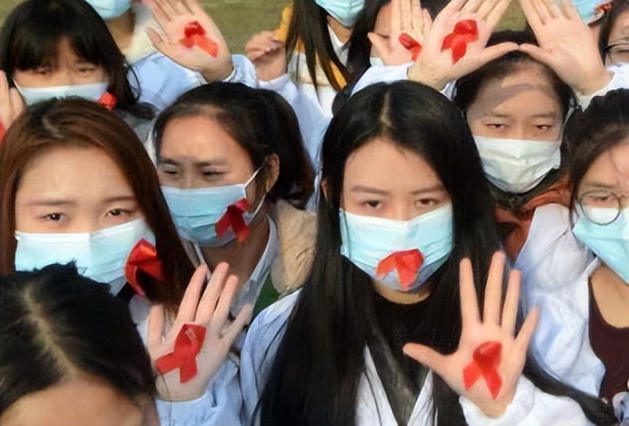 艾滋病逐渐呈“两头翘”趋势？忠告：预防艾滋病，3件事尽量少做