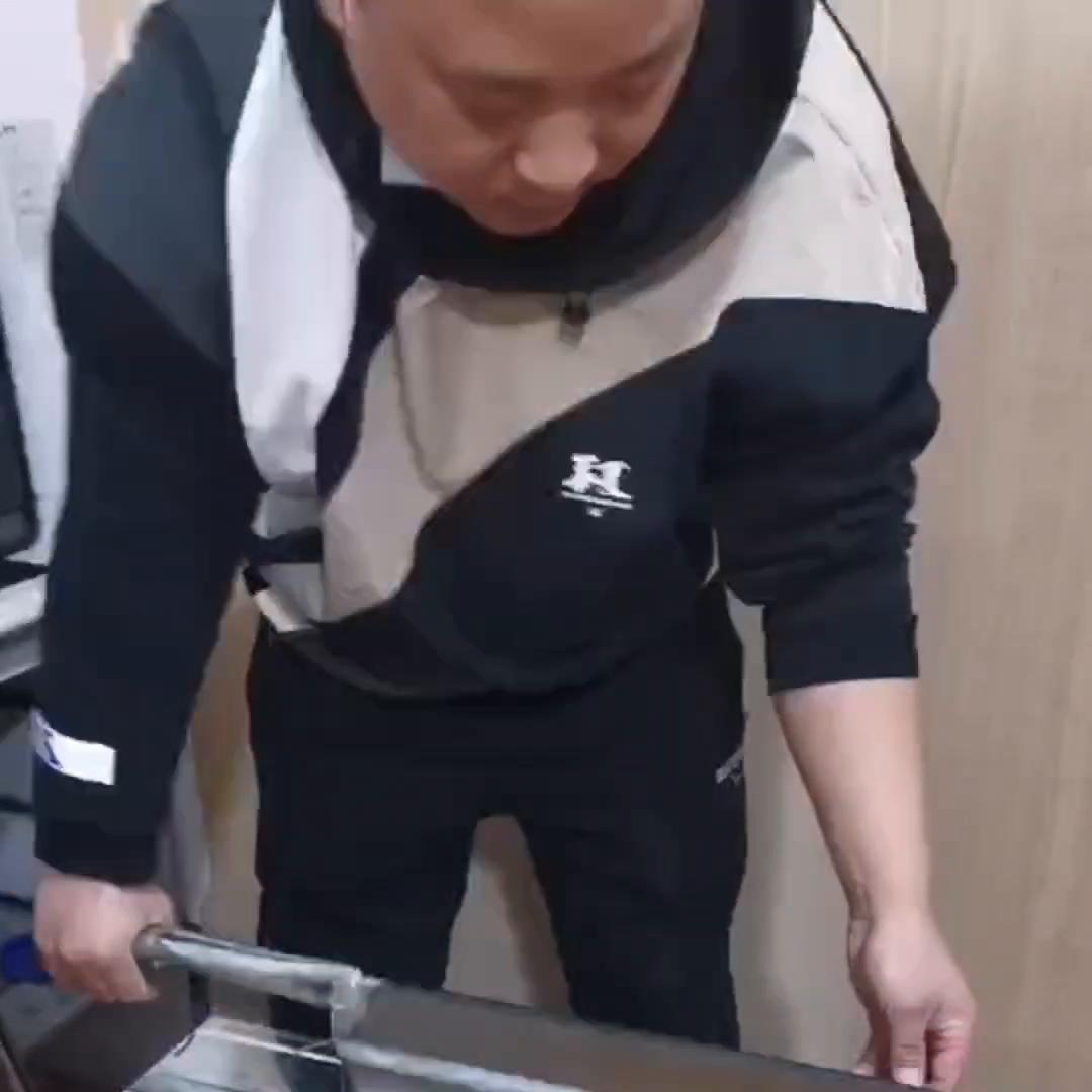 加厚锰钢有齿60厘米挑战切骨头很轻松，没有骨头渣子，肉...