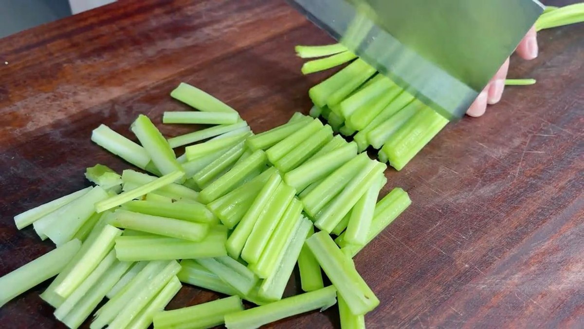 口臭吃什么菜效果最好,口臭吃什么菜好得最快