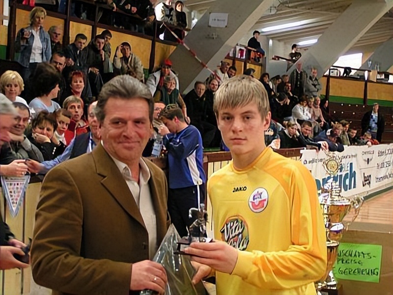 东德还有几个在德甲的俱乐部,东德队去哪了