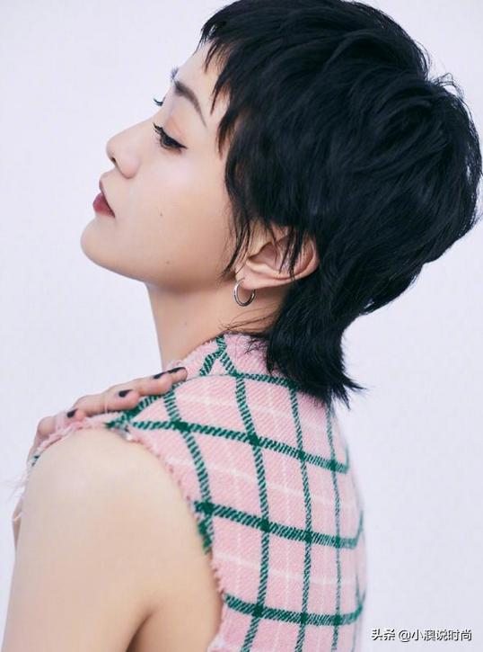 短发女2020流行发型露耳短发,今年流行的撩耳短发清爽又减龄