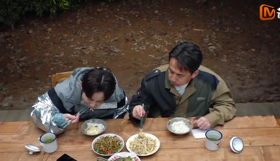 张艺兴黄磊有爱瞬间,黄磊每天吃7种什么药