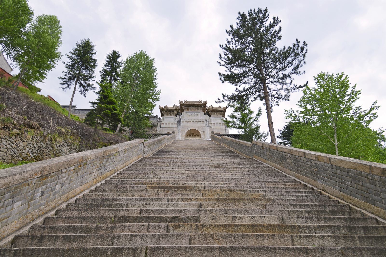 五台山一日游黛螺顶和五爷庙,来到五台山景区佛华山庄五爷庙