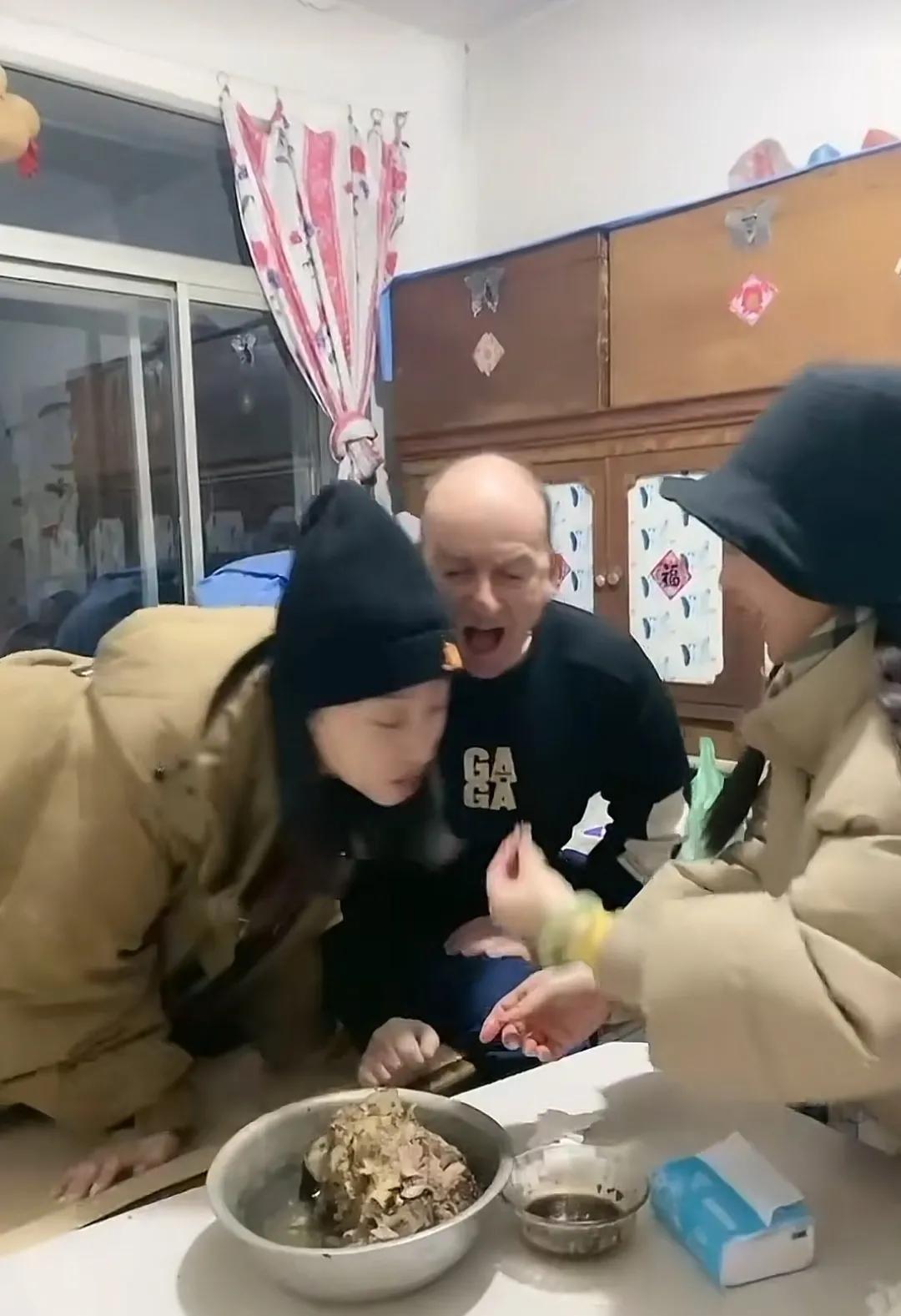 辽宁美女去荷兰寻找机会，偶遇荷兰男子，发现荷兰人喜欢中国文化