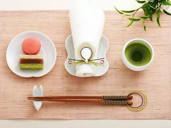 餐桌怎么布置才能提高食欲,餐桌如何布置好看又简单