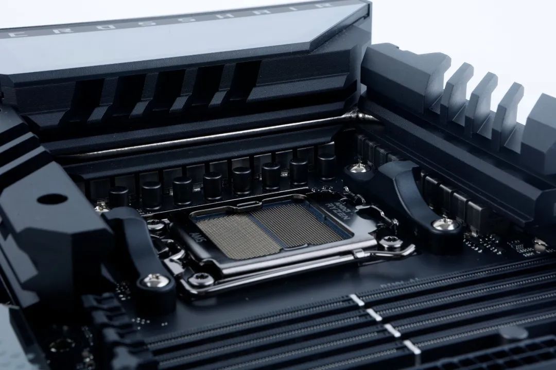 性能暴涨，击溃12代酷睿！AMDZen4锐龙7000系列旗舰处理器首测