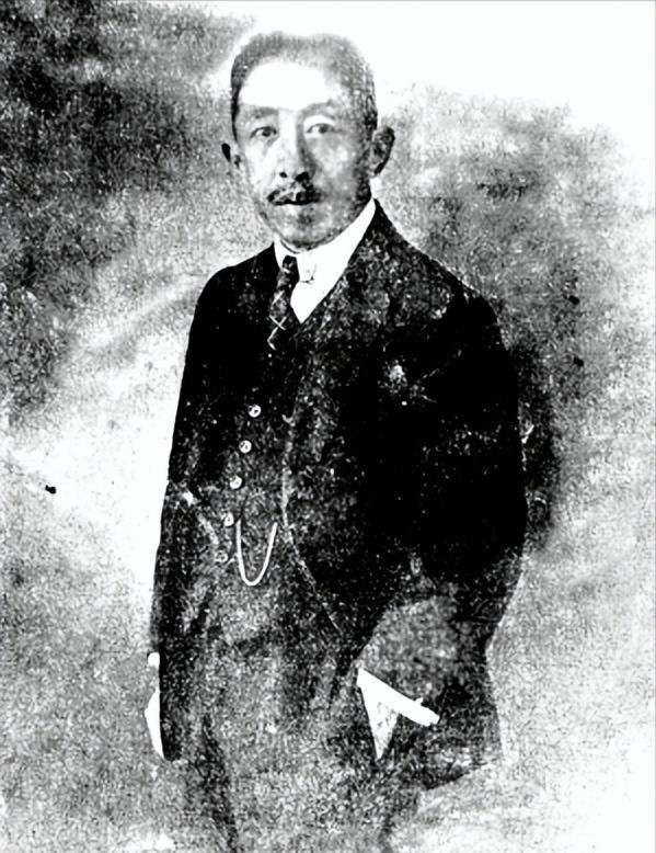 1981年，*承志廖**伸手向*小平邓**要烟，*小平邓**调侃：经常偷我香烟