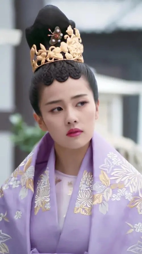 白鹿多少岁签约于正,白鹿学历于正