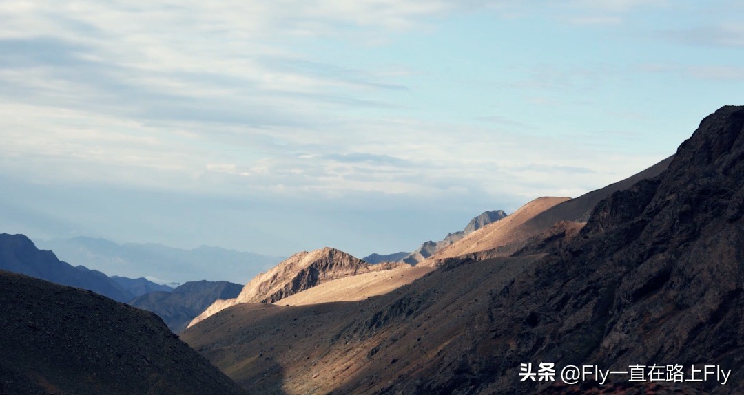 穿越博格达峰脚下冰湖之旅,徒步穿越新疆博格达峰