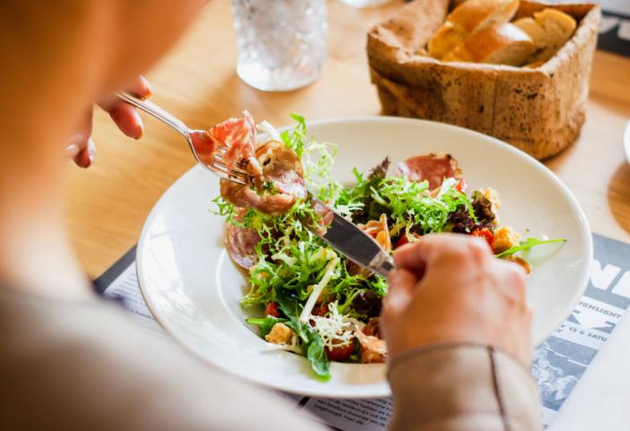 吃得少活得久，晚餐和寿命有关？美国研究：晚上饿肚子可能延寿