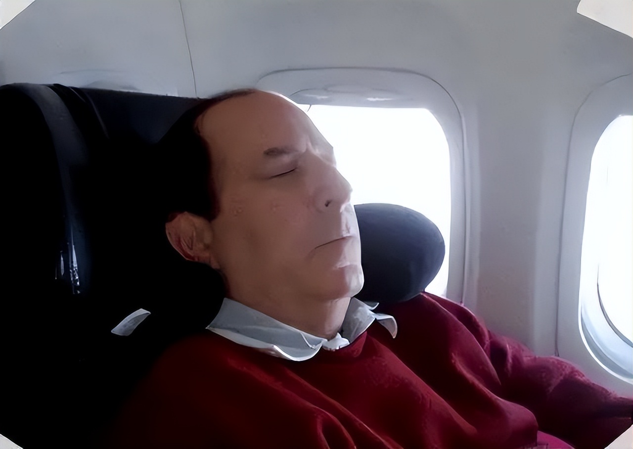 美国小伙买25万机票,美国男子25万买飞机票