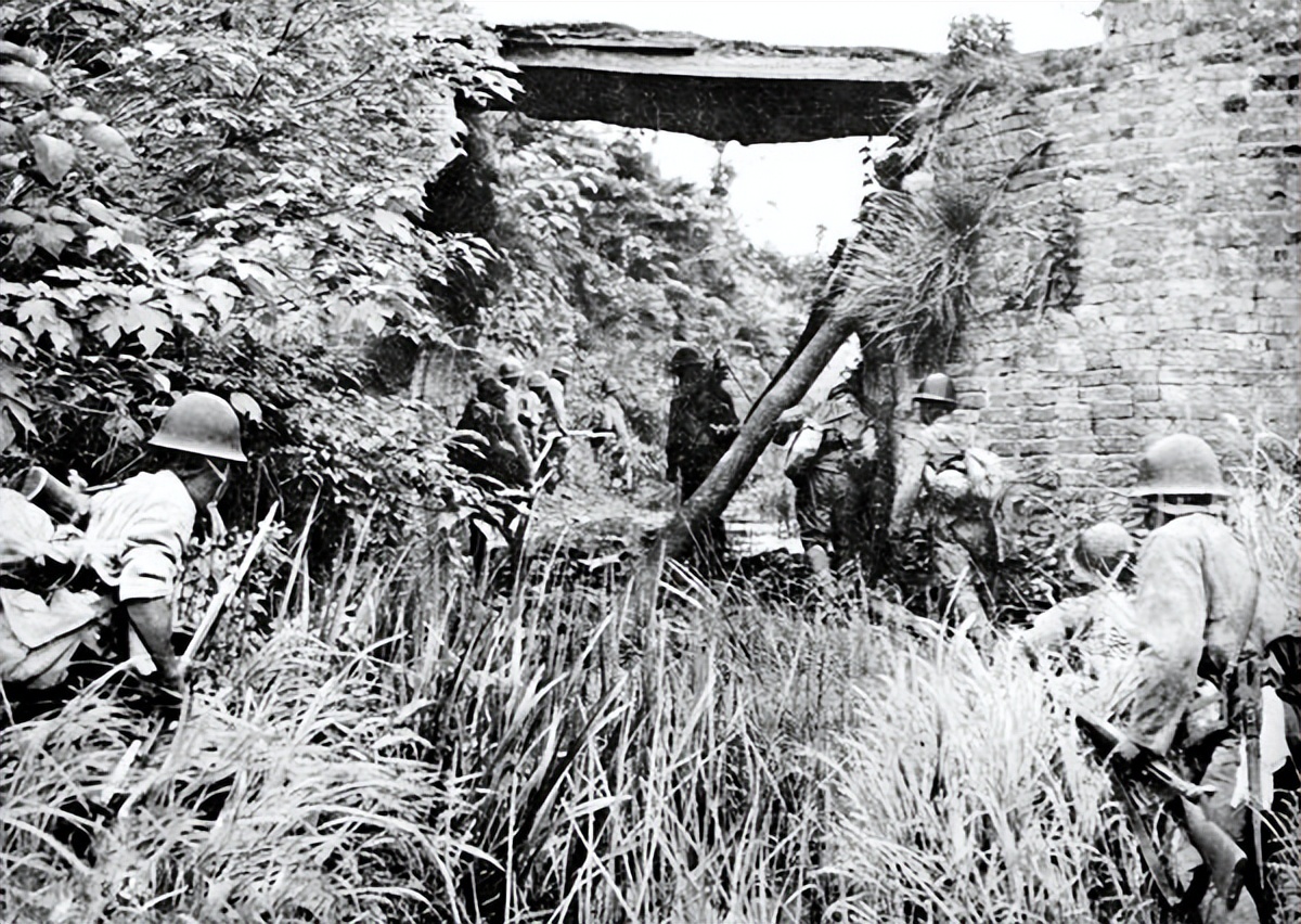 1940年的湖北宜昌，飞扬跋扈的日军背后，是满目疮痍的城市和百姓