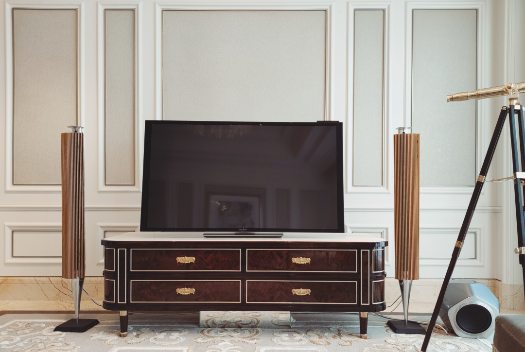 宾馆酒店房间都标配的音箱,顶级酒店房间里的音响