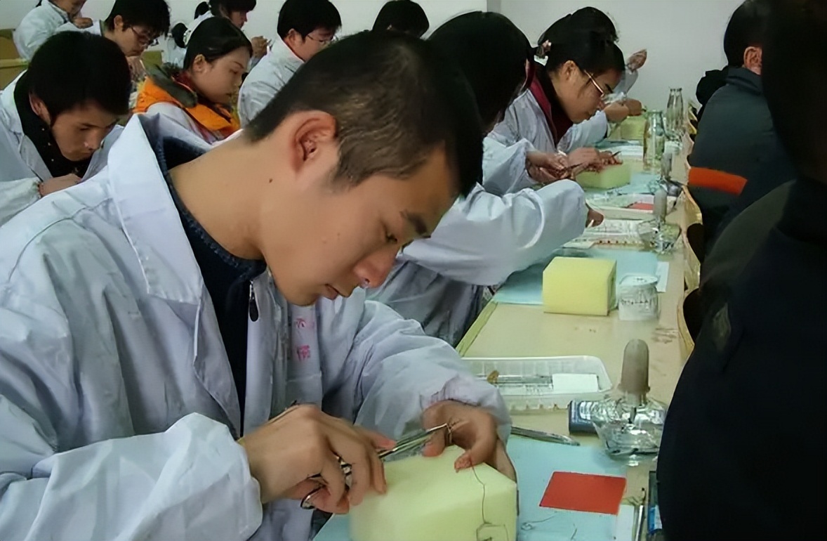 上海三甲医院医生真实收入,上海三甲医院医生年收入250万