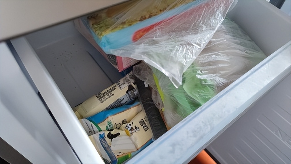 空间少没地方囤货？试试这个巨能装的日立54NC冰箱