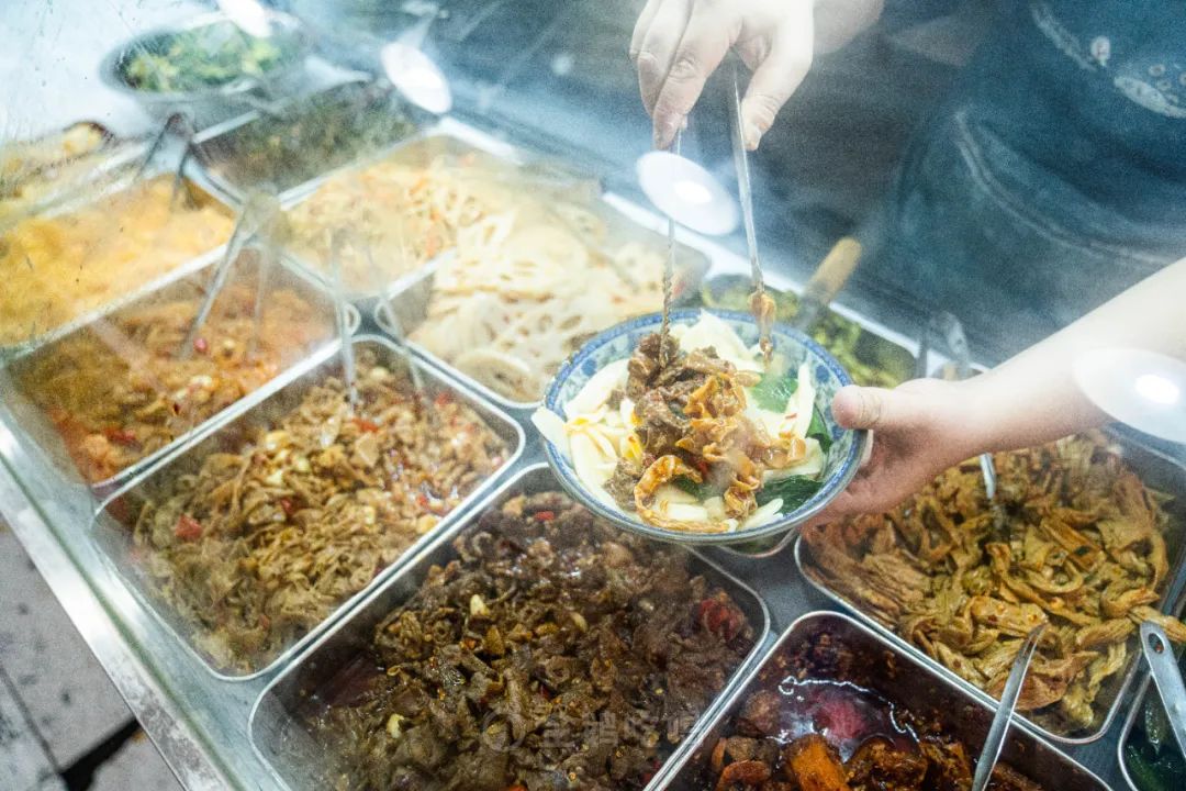 辣到落泪也舍不得停嘴的宝藏城市，不是长沙成都重庆