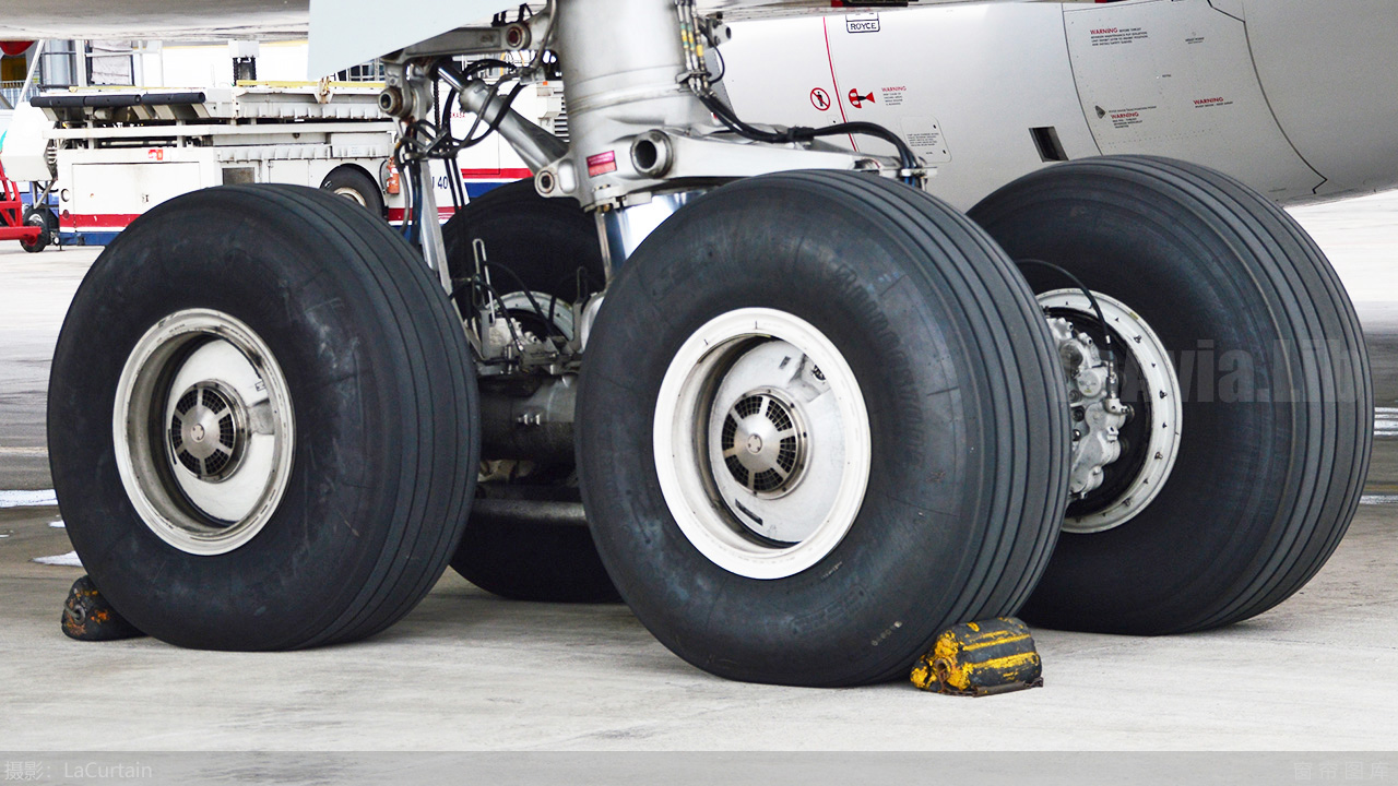 飞机每次放油放掉多少人民币,飞机空中放油谁承担损失