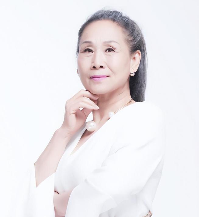 苇青演疯老太太,老太太演员苇青