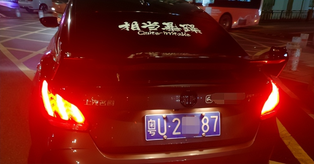 珠海交警追捕精神小伙飙车视频,珠海五辆摩托车被抓