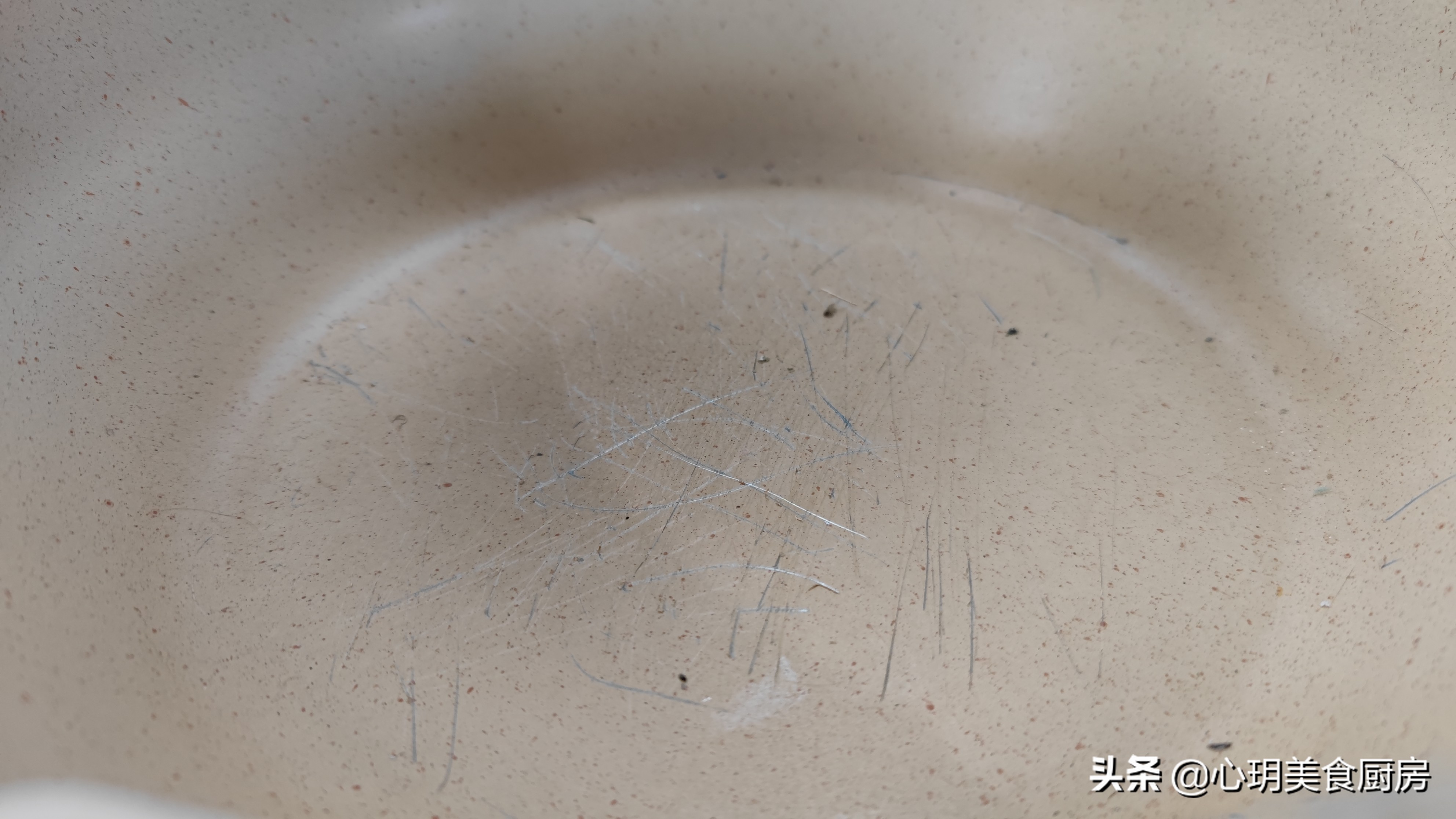 铁锅什么涂层好用不粘锅,无涂层铁锅很容易粘锅吗