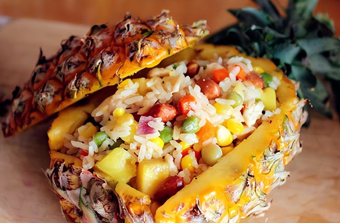 挑菠萝是叶子大好还是叶子小好,买的菠萝是留叶好还是不留叶好