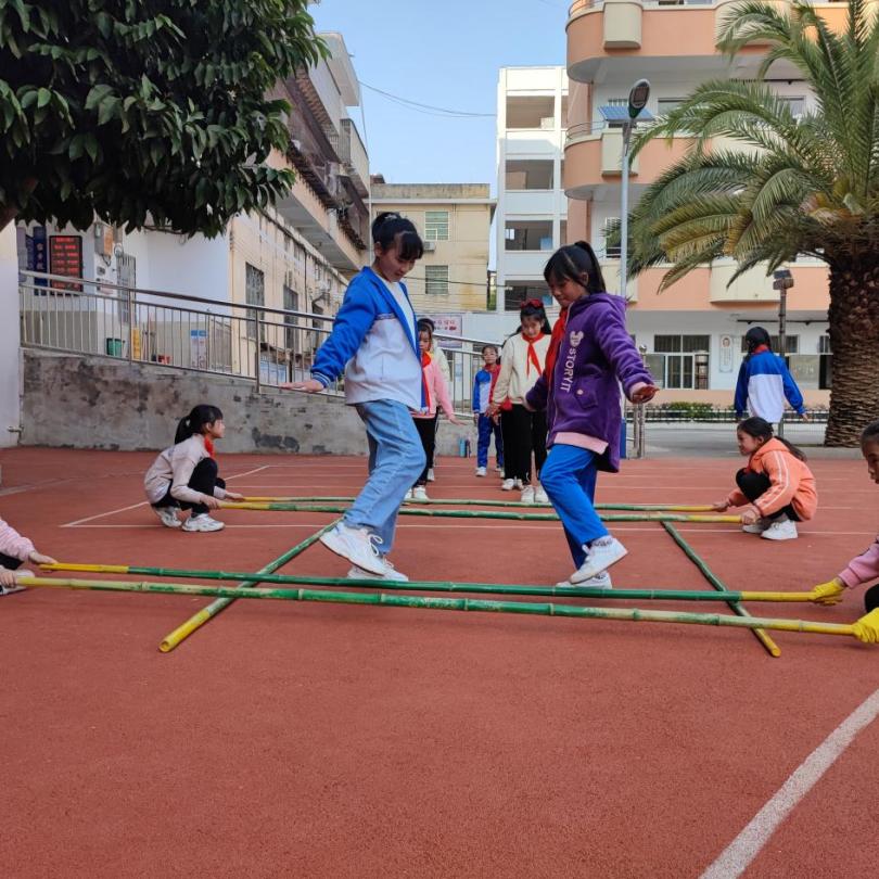 南康赤土民族小学,南康区赤土民族中心小学六年级