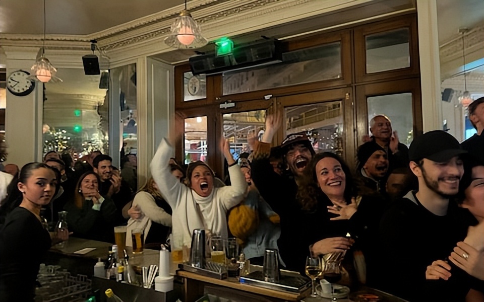 英格兰凯恩被打,英格兰凯恩遗憾场景