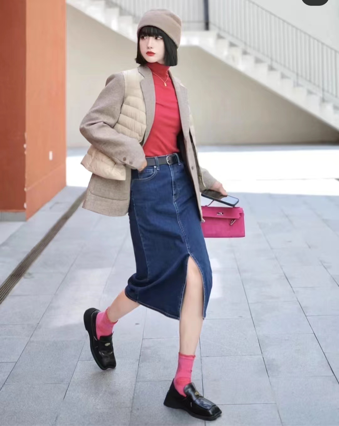 短款白色羽绒服的最佳搭配半身裙,羽绒服搭配哪些裙子才时髦