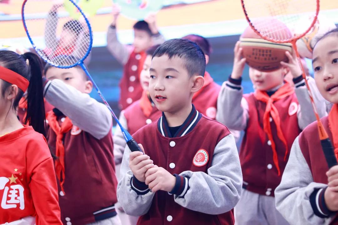 红领巾向未来少先队活动课,红领巾向未来小学班会