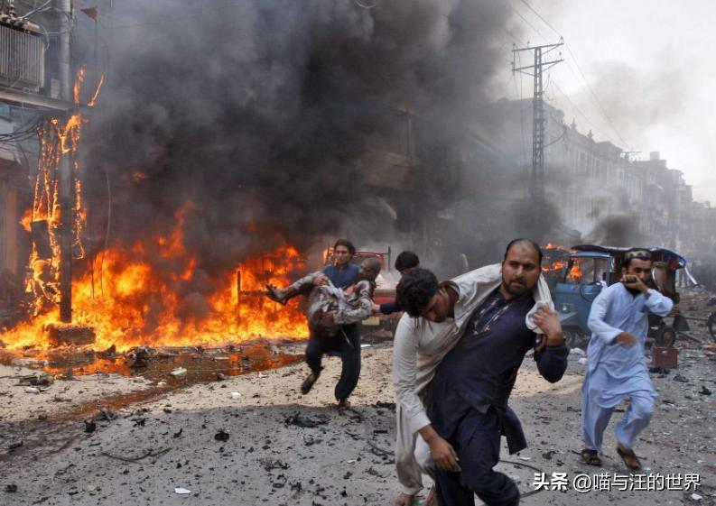 外科手术打击！3艘航母11分钟打完，这场战争给全世界上了一课