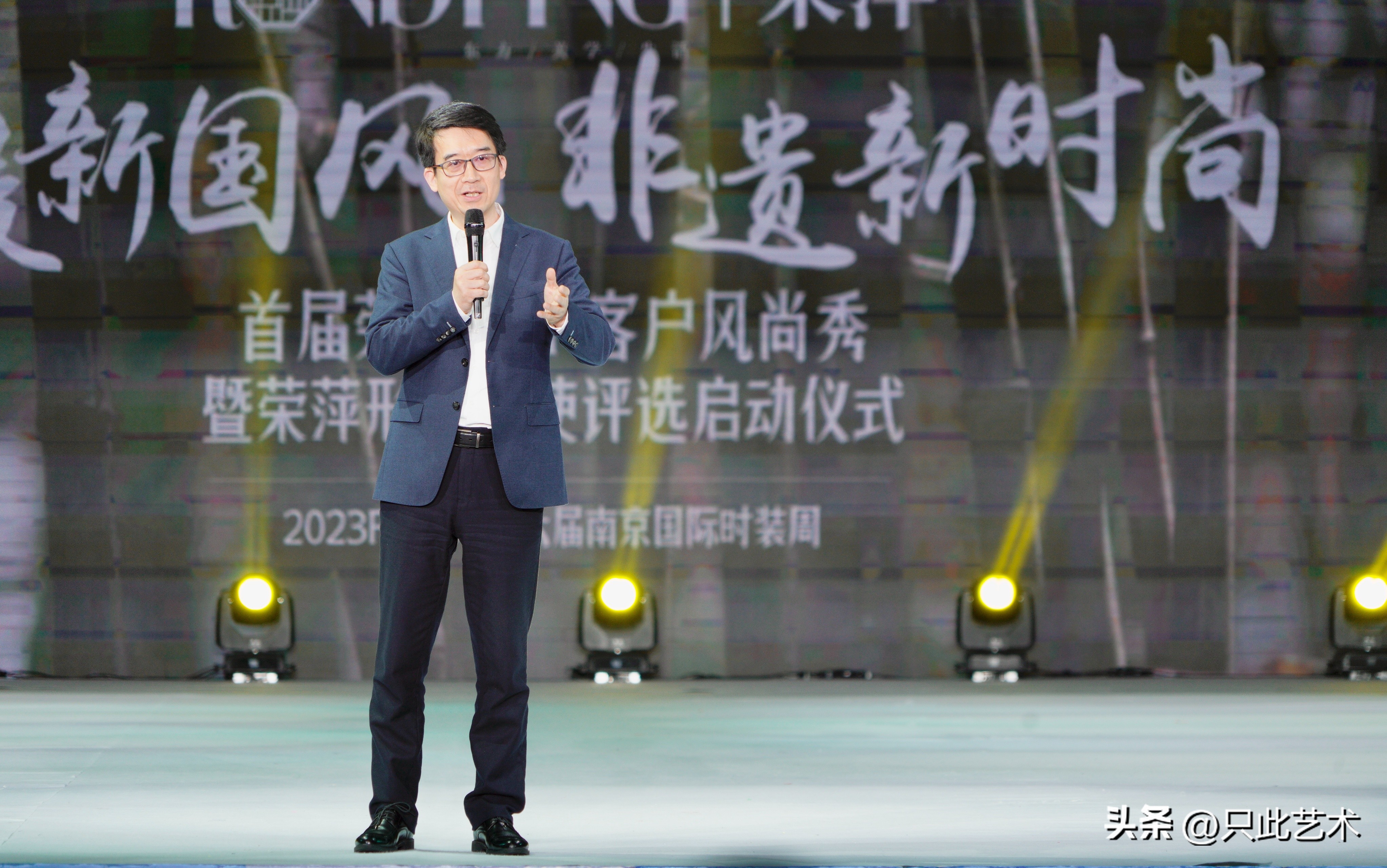 旗袍高贵优雅不过时,岁月容易催人老