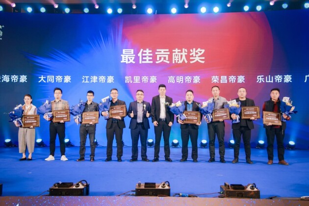 骞夸笢甯濊豹瑁呴グ闆嗗洟2023骞翠細鐩涘吀,骞夸笢甯濊豹瑁呴グ闆嗗洟骞翠細