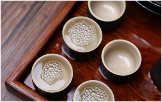 路边烟酒店靠什么赚钱,街边烟酒店为啥屹立不倒