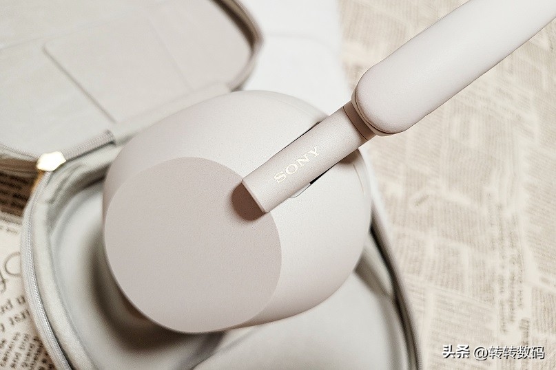索尼耳机wf1000xm5续航,双旗舰降噪耳机评测