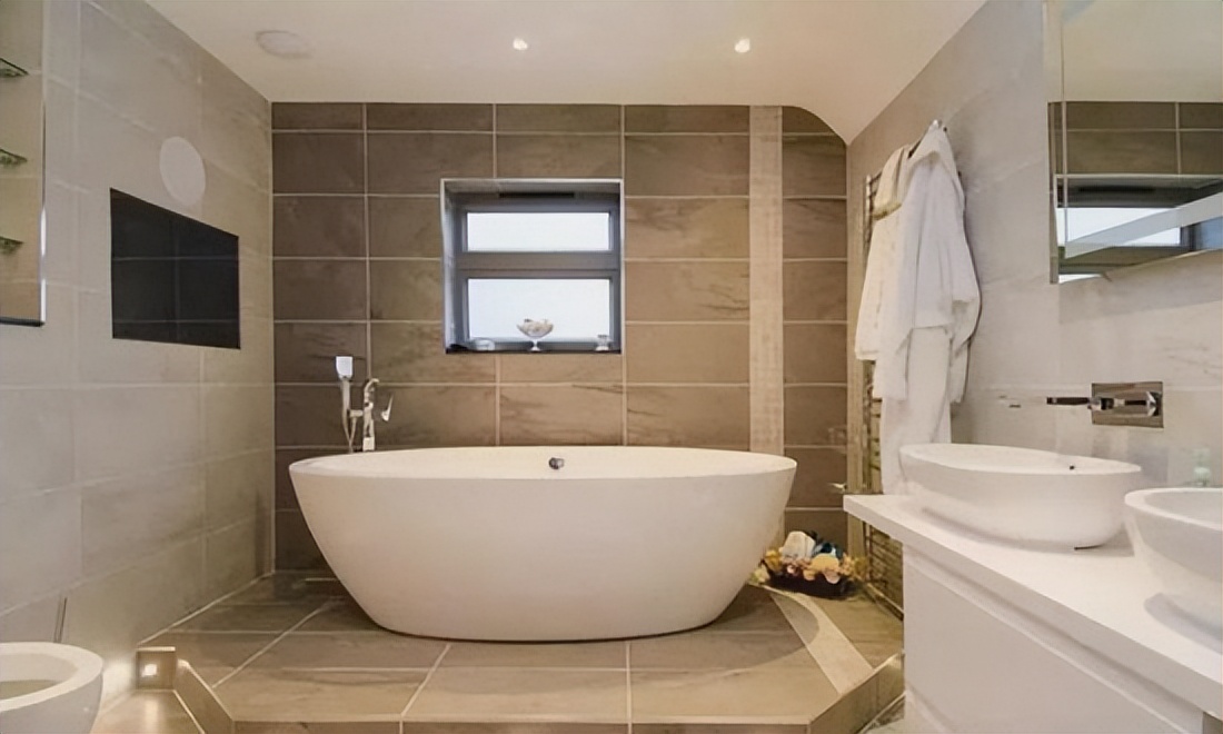 6楼卫生间漏水漏到5楼怎样解决,卫生间下水管漏水不砸砖能解决吗