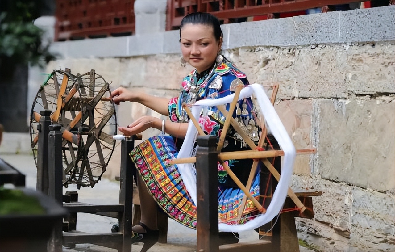 2013年，贵州女子把一片“树叶”卖到7000元，靠树叶年赚上千万