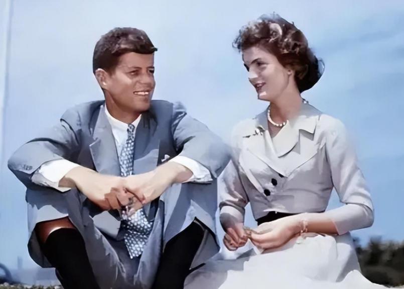 赫本曾多次出入肯尼迪办公室,赫本多次出入白宫