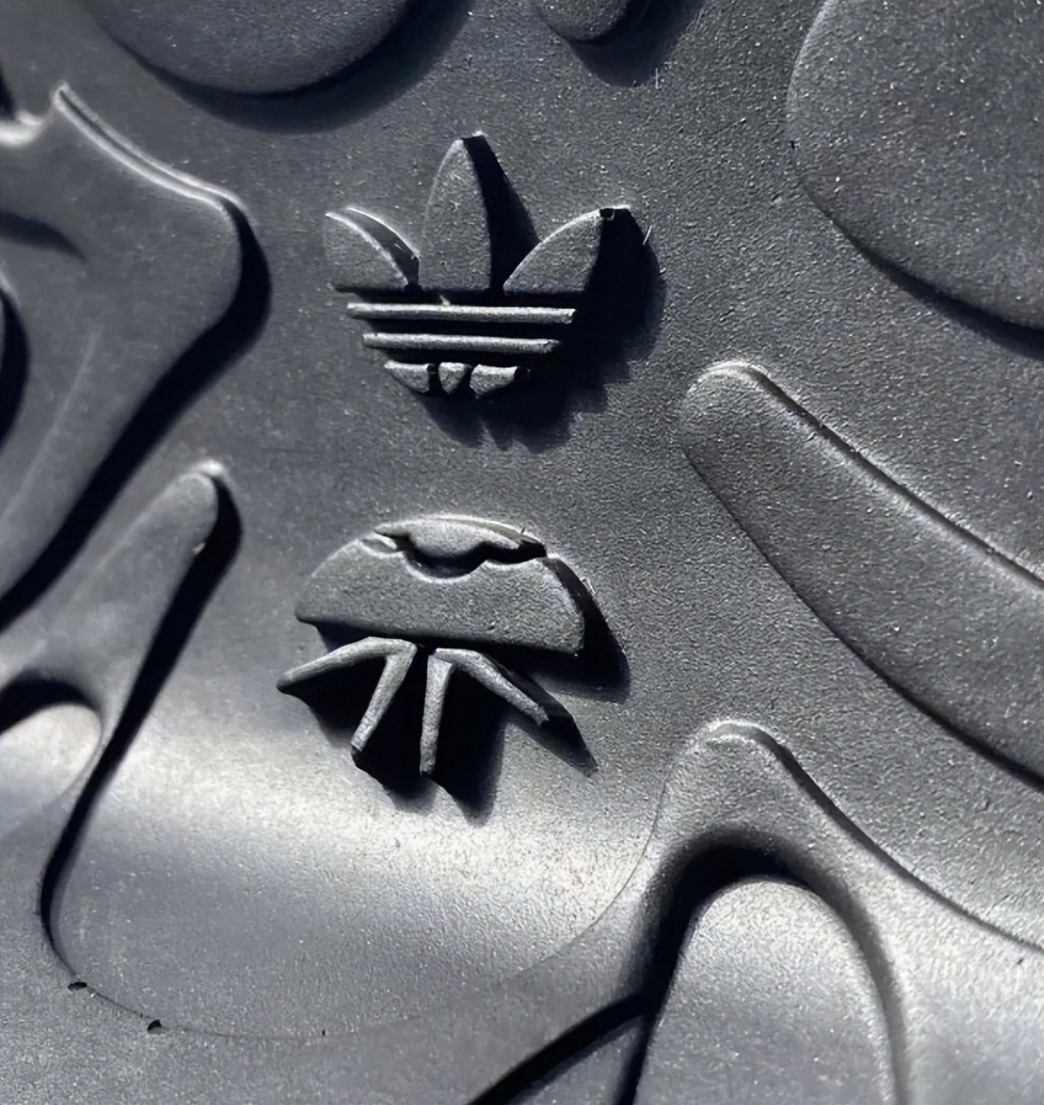 阿迪黑白水母鞋,阿迪达斯夜光水母