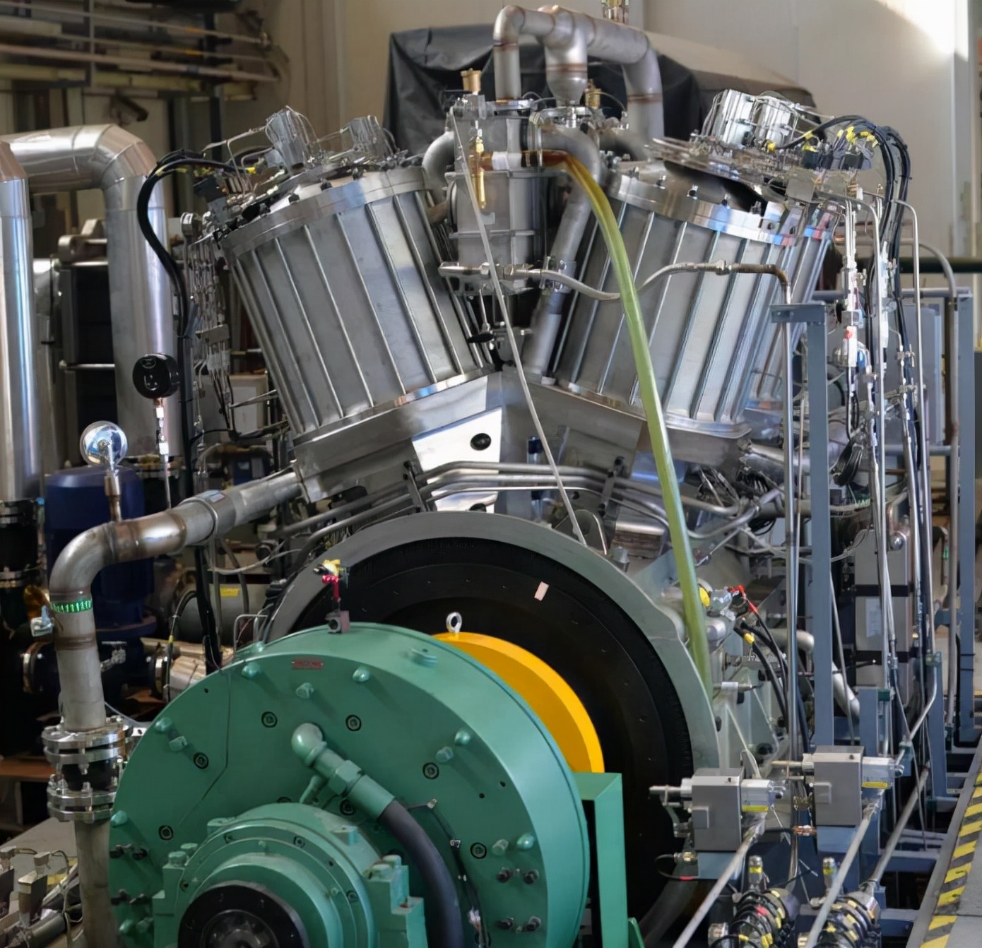 斯特林发动机单缸与双缸优缺点,斯特林发动机最大的有多大