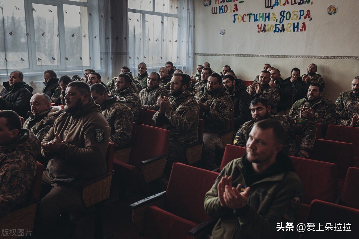 乌克兰残疾人征兵真实状况,乌克兰派女兵到前线征兵