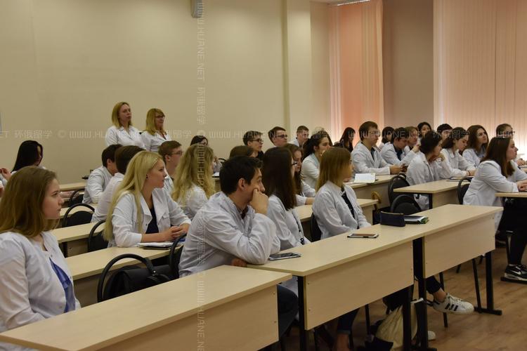 想学医学应该去报哪个学校,想学医但是无法上比较好的学校