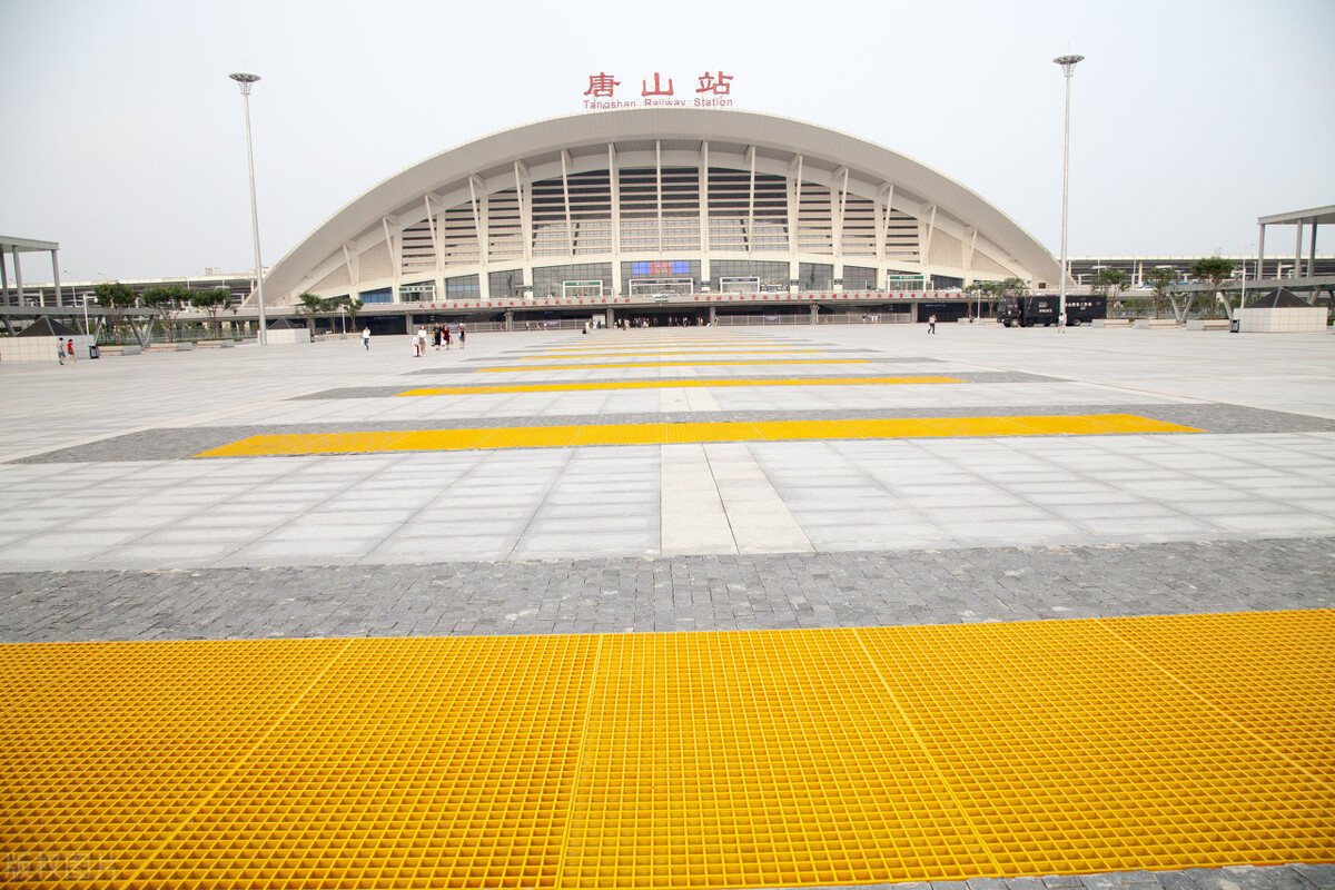 唐山站要求出站人员乘指定车辆,唐山站要求出站人员乘坐指定车