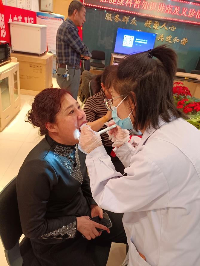 社区开展暖民心健康口腔义诊活动,城区关爱儿童口腔健康公益活动