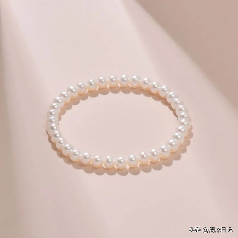 一生一条珍珠项链年轻时髦,女人一生必须要有条珍珠项链