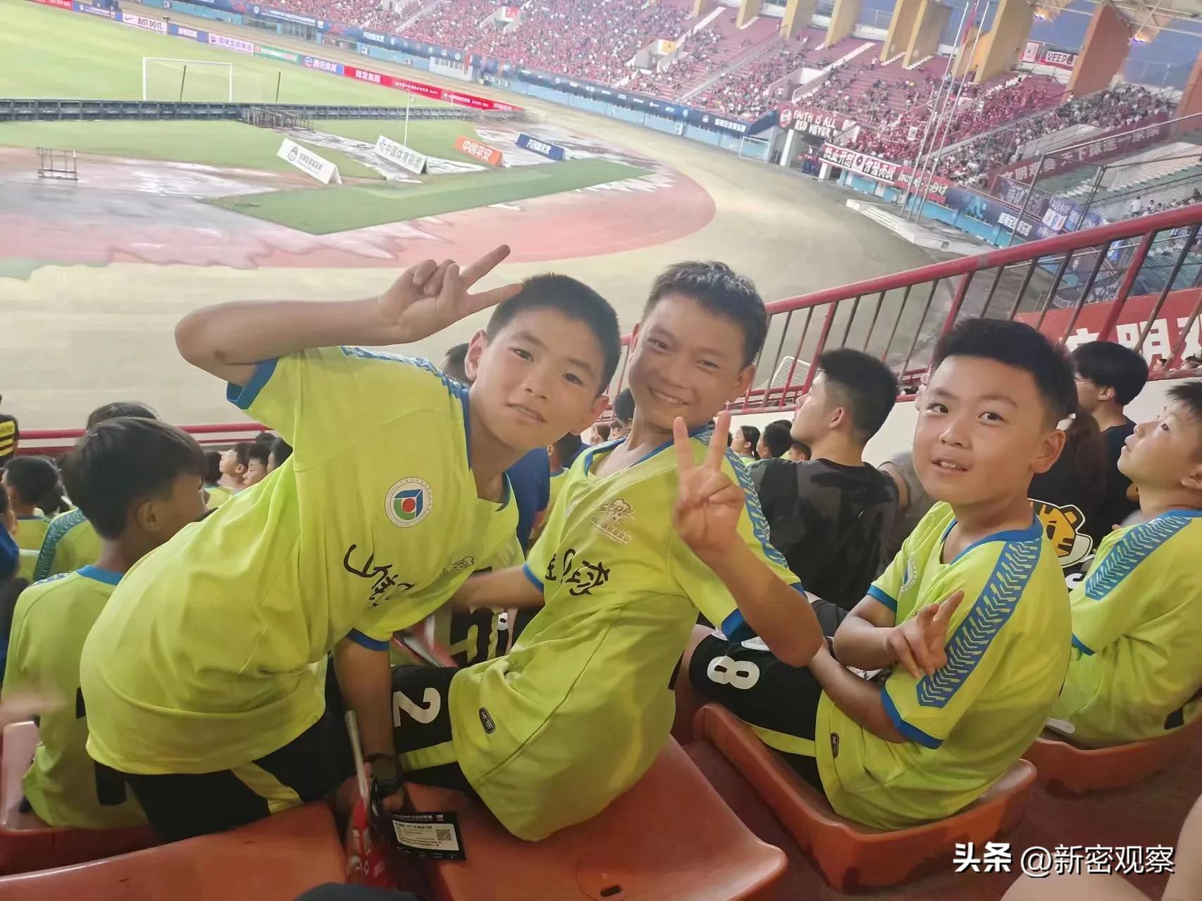 山娃足球夏令营,青石河小学足球联赛四年级